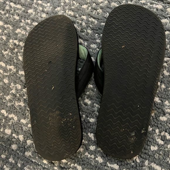 CAT & JACK Flip Flops - Picture 3 of 3